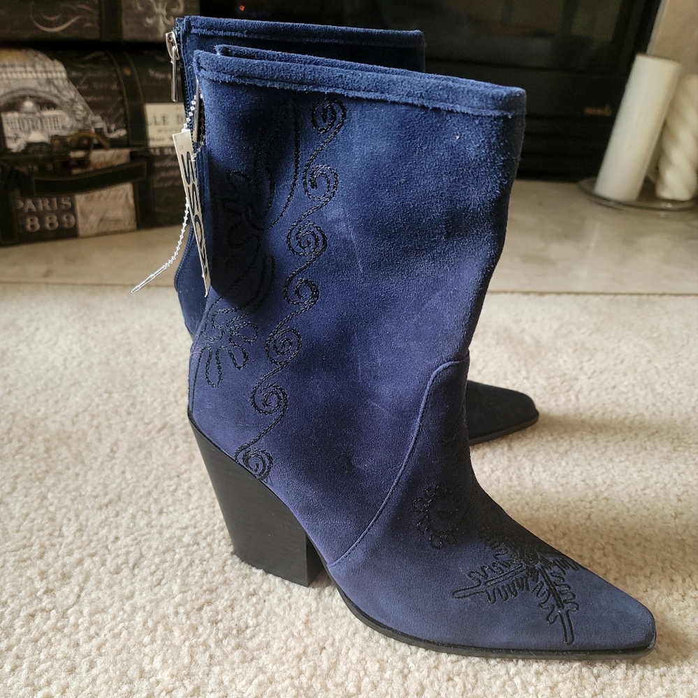 Rebel blue suede boots./ size 9 1/2/ New without tag